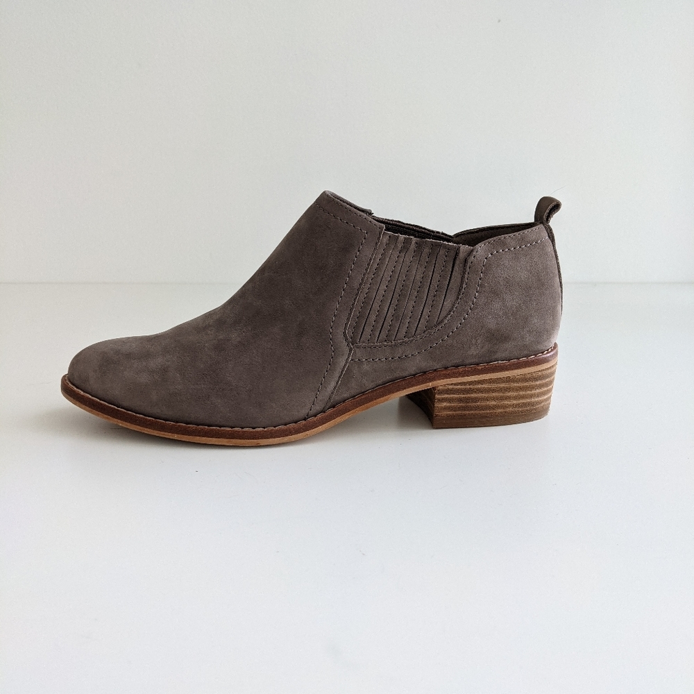 Aldo leather short ankle boot Size 6